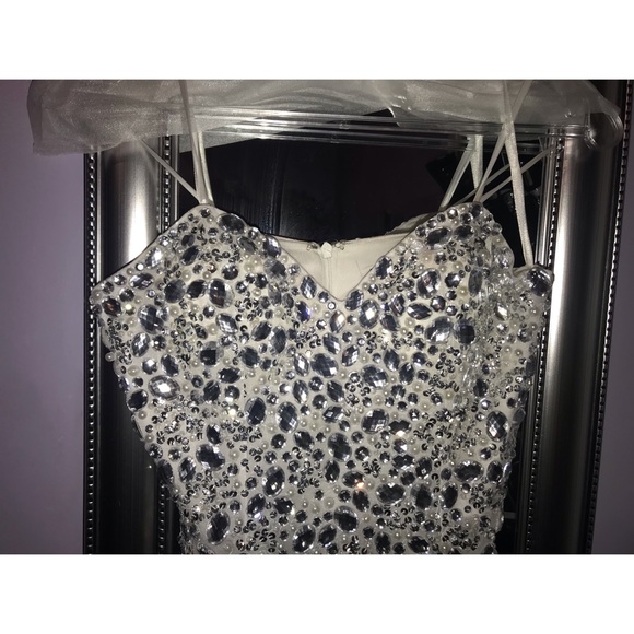 JOVANI 81120 in white/crystal - Picture 4 of 8